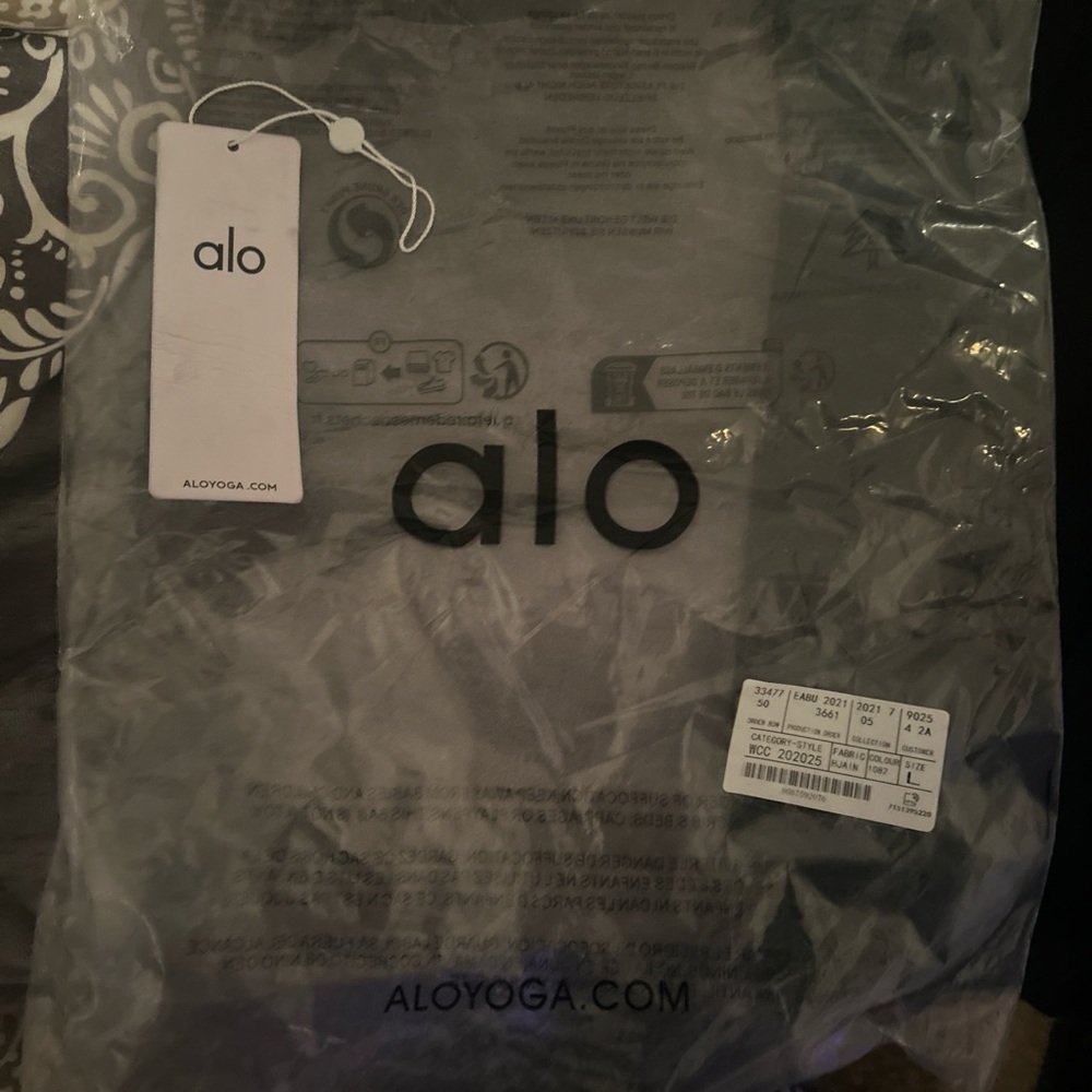 ALO Yoga Black Hoodie - Picture 3 of 4
